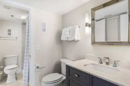 The Scallop By Brightwild-Beachfront Condo Destin Exteriör bild